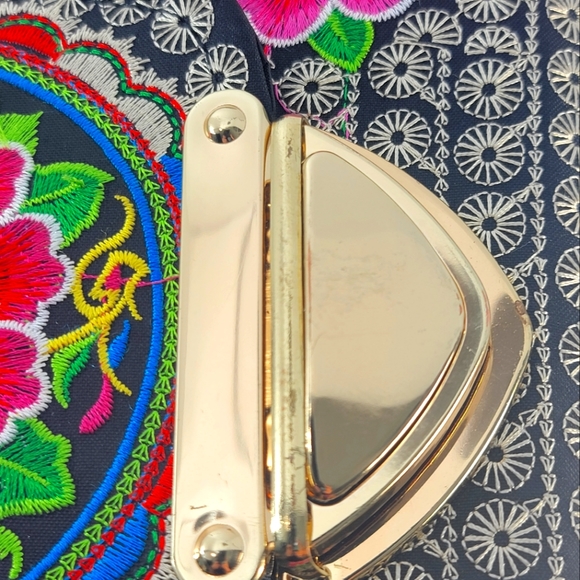 Vibrant Embroidered Lotus Flower Purse With Chunky Buckle Clasp - Picture 12 of 13